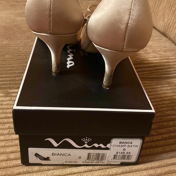 Nina size 9 champagne satin pumps bow heels wedding bridal shoes kitten heel - Picture 9 of 10